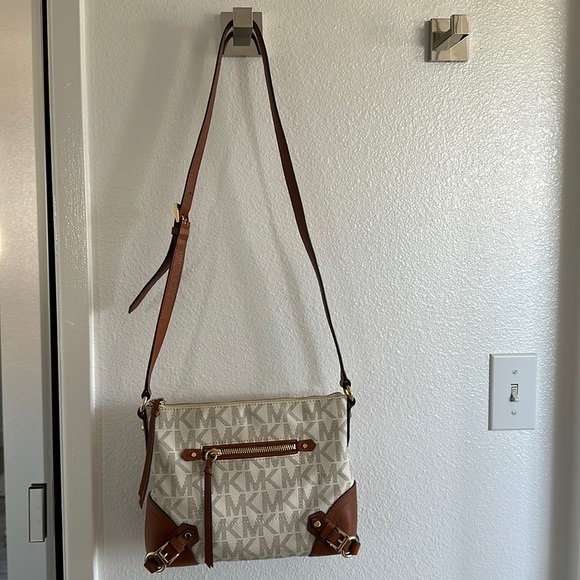 Michael Kors Handbag - Picture 1 of 5
